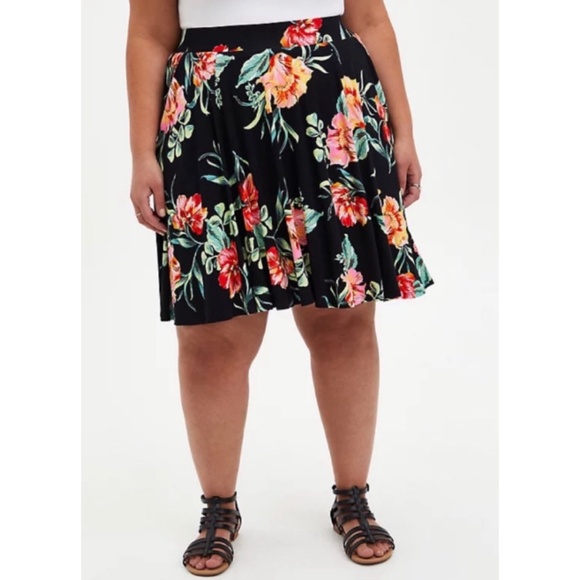 🆕 Black Floral Jersey Circle Mini Skirt 3 3X 22 24 NWT Torrid New! - Picture 1 of 6